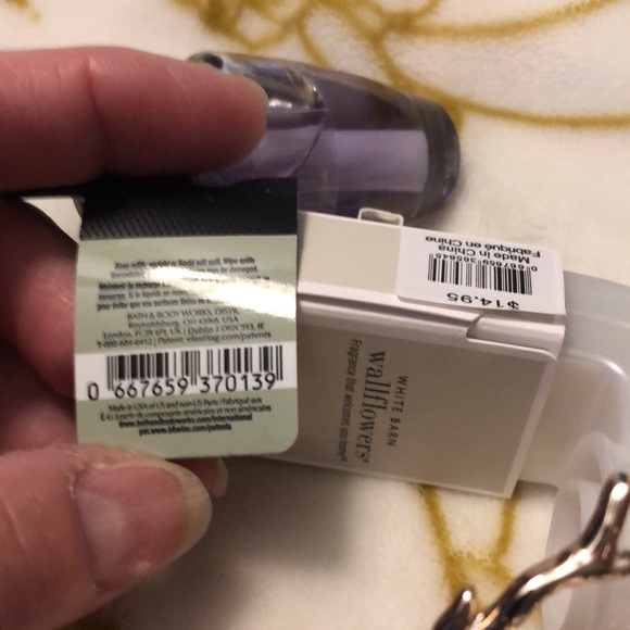 Bath & Body Works Butterfly Wallflowers Fragrance Plug & Refill - Picture 4 of 4